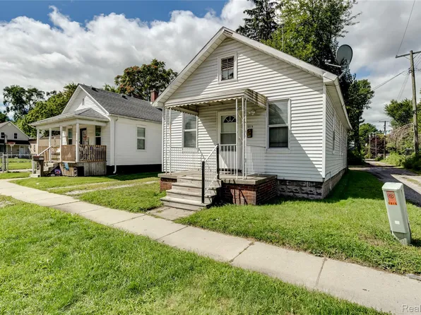 1815 8th St, Port Huron, MI 48060