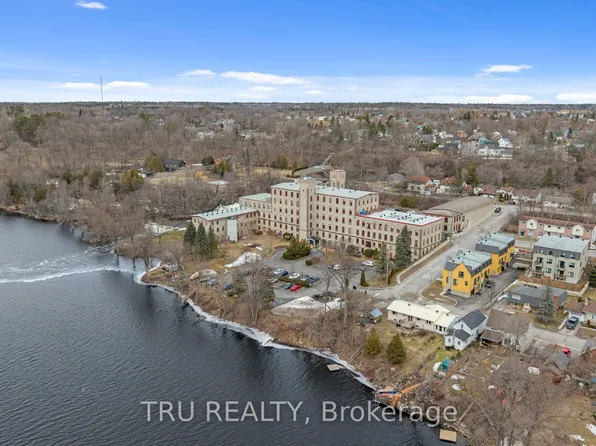 1 Rosamond St E #308, Mississippi Mills, ON K0A 1A0