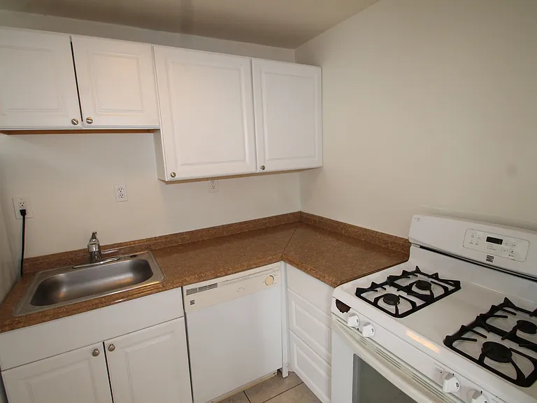 120 W Waldburg St #2 — Photo 7