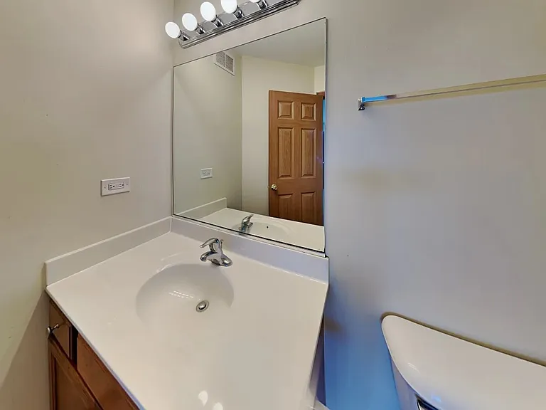 956 Four Seasons Blvd — Photo 2