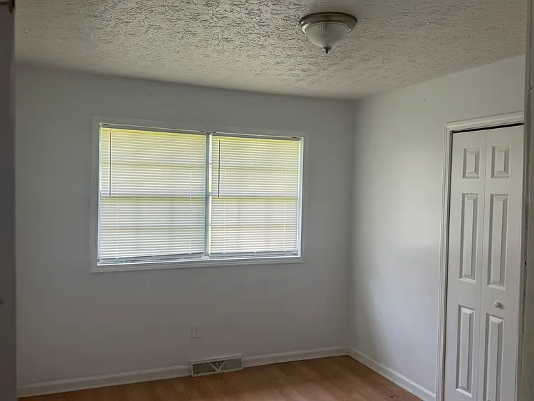 4251 Kent Dr — Photo 6