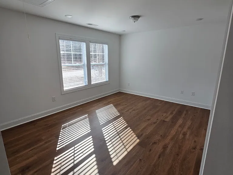 109 Lynn Ave — Photo 13