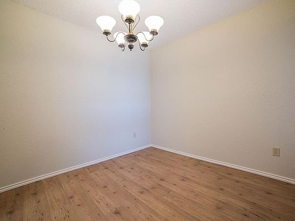 3rd image of 1202-302 Thorpe Ln