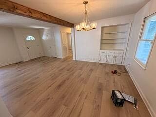 4th image of 1010 6th Ave S