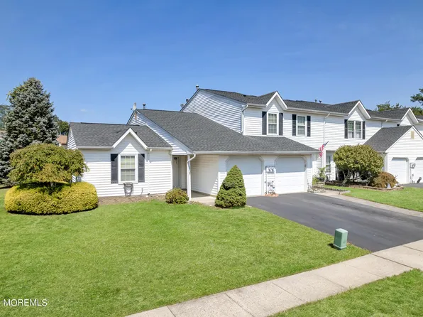37 Seabreeze Square, Freehold, NJ 07728