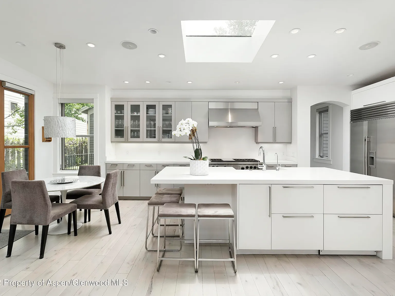 4 bed, 4.5 bath, 3109 sqft, $65,000 — Photo 4