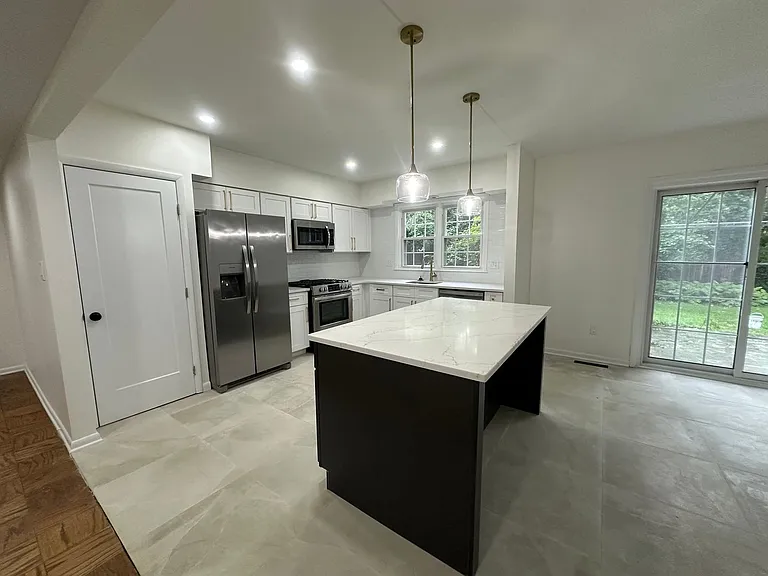Melrose Apartments — Photo 33