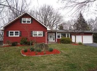 4 Watson Ct, Edison, NJ 08820