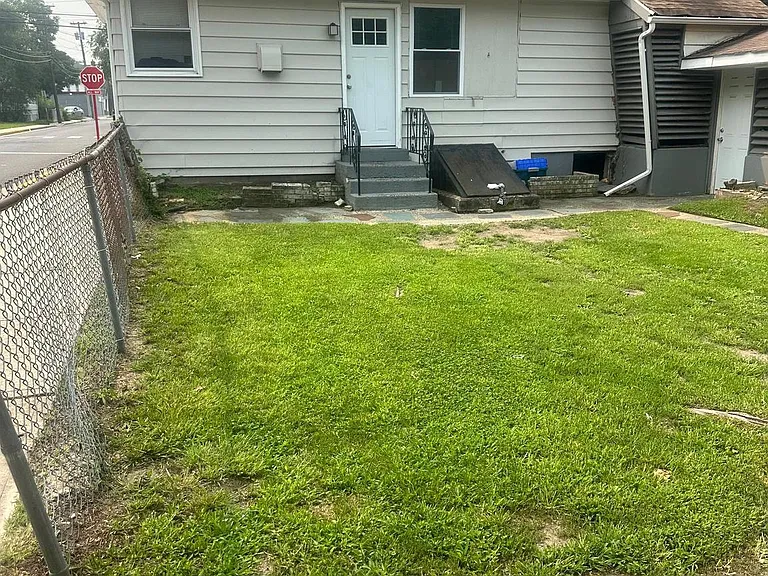 101 W Buck St #A — Photo 10
