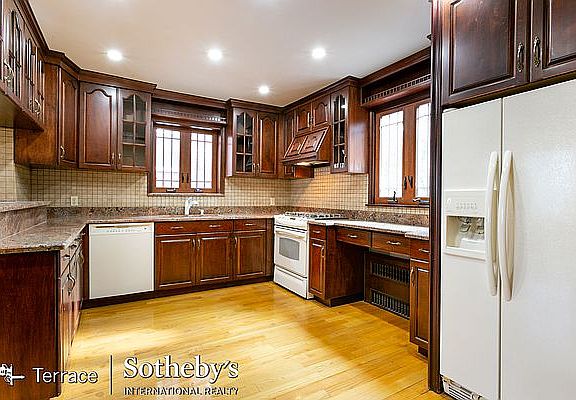 5th image of 6542 Cromwell Cres