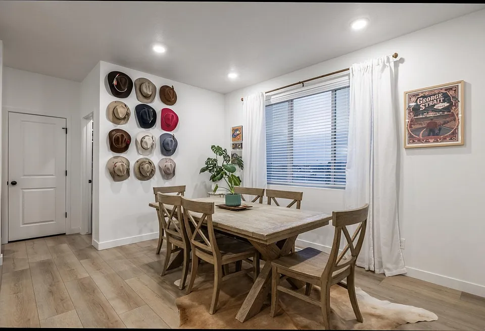 6 bed, 3.5 bath, 3585 sqft, $3,000 — Photo 4