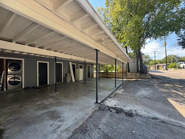3304 Tom Green St #A — Photo 23
