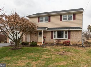 930 W Fairway Dr, Lancaster, PA 17603