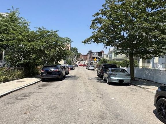 Exterior Neighborhood (street photo)