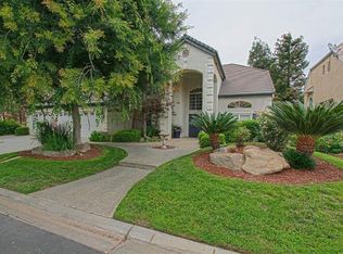 556 E Chesapeake Cir, Fresno, CA