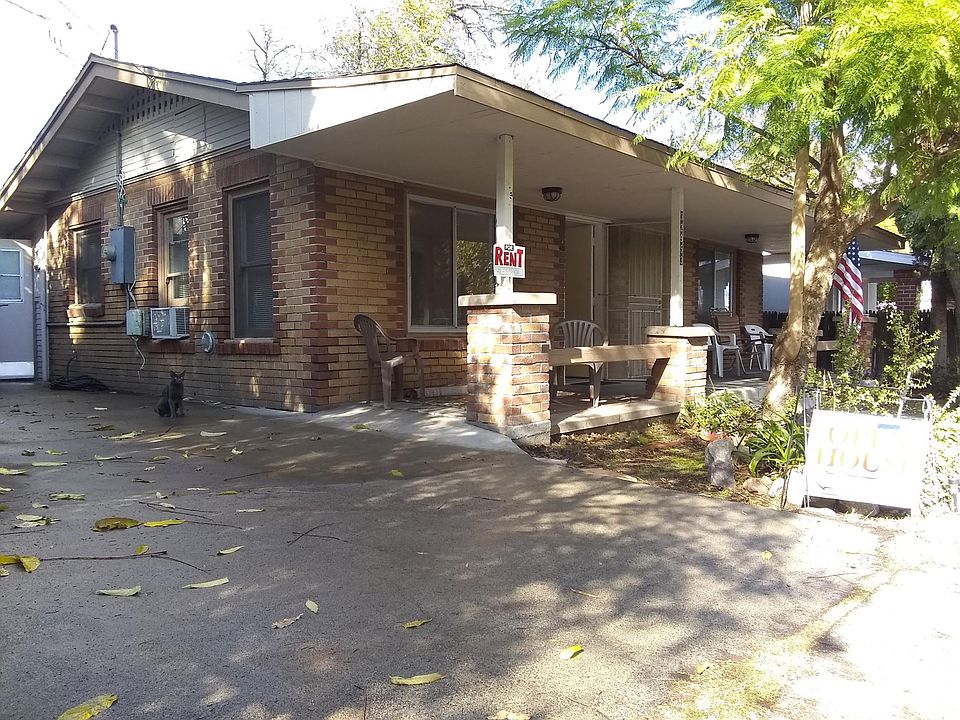 Left-hand side of duplex. Utilities are included. Lake Elsinore is one block down the street with private beach and small boat launch.