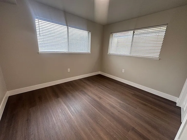 665 N Desoto St — Photo 8