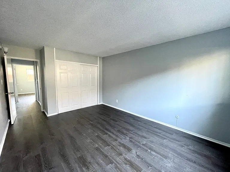 6633 Vineland Ave — Photo 7