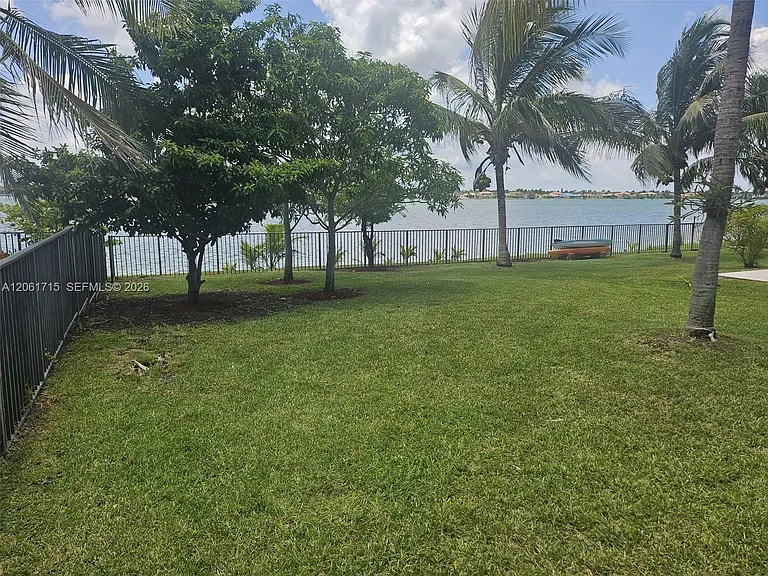 18794 SW 17th Ct — Photo 15