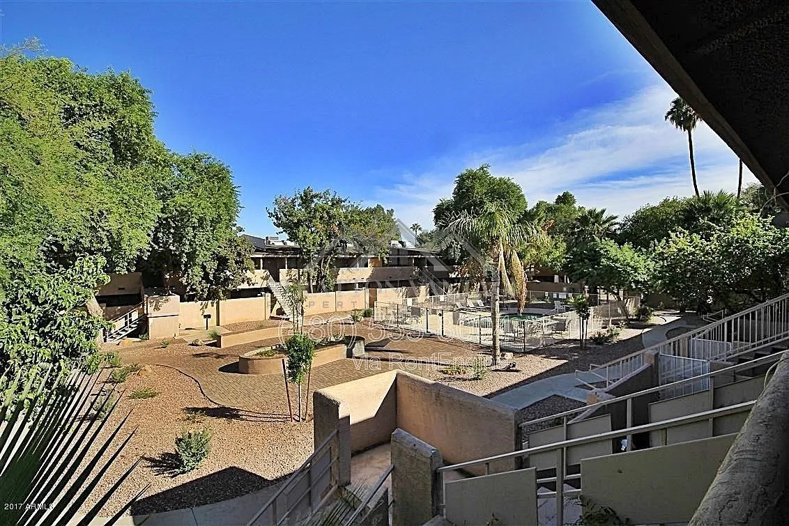 2 bed, 2.0 bath, 1008 sqft, $1,095 — Photo 2