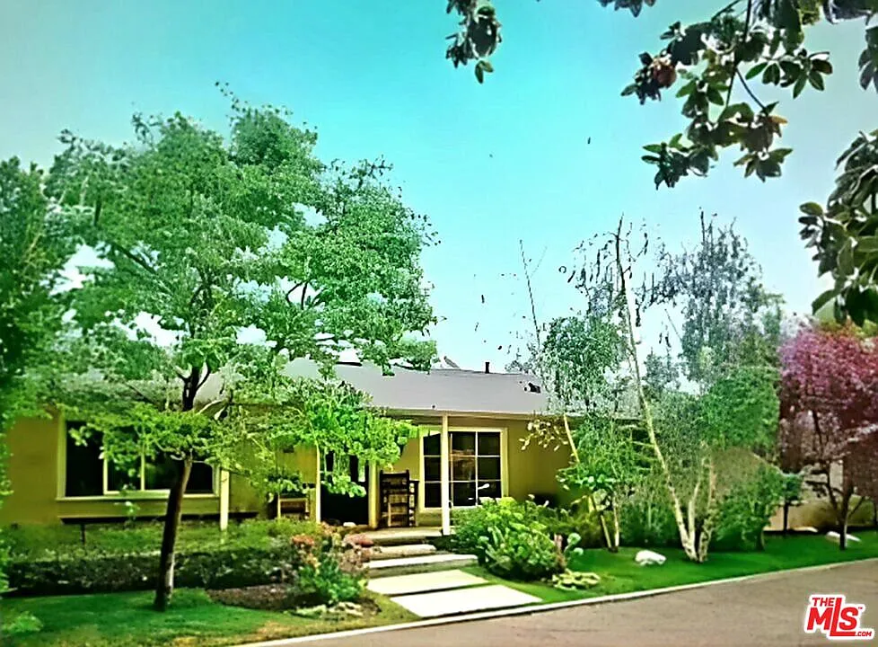 3 bed, 3.0 bath, 3400 sqft, $16,900 — Photo 1