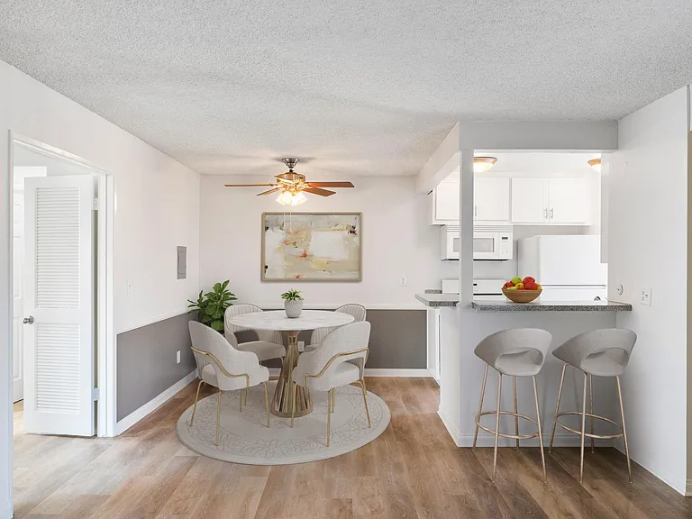 Elden Court Apartment Homes — Photo 5