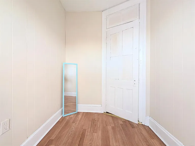 107 Catherine St — Photo 14