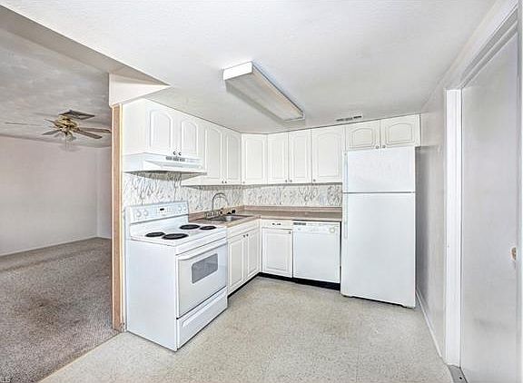 3rd image of 8021 Estero Blvd