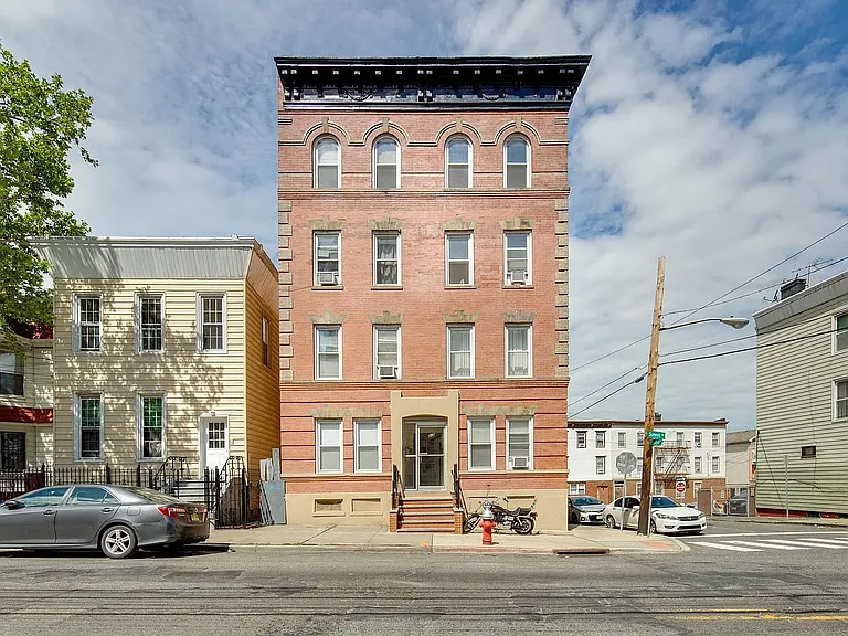 215 Summit Ave #8 — Photo 7