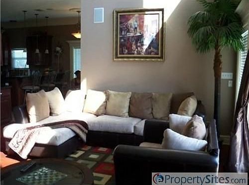 4th image of 323 Paris Pl