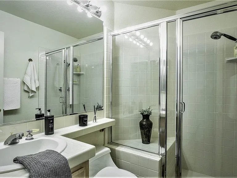 3233 Quail Hollow Dr #1 — Photo 3