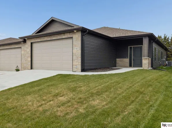 9855 Keystone Dr, Lincoln, NE 68516