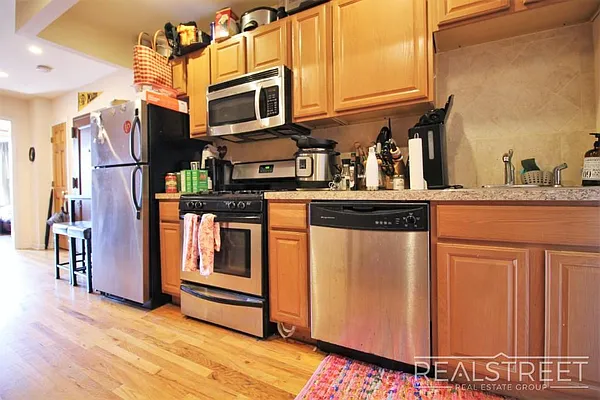 Rented by Real Street Inc | media 4