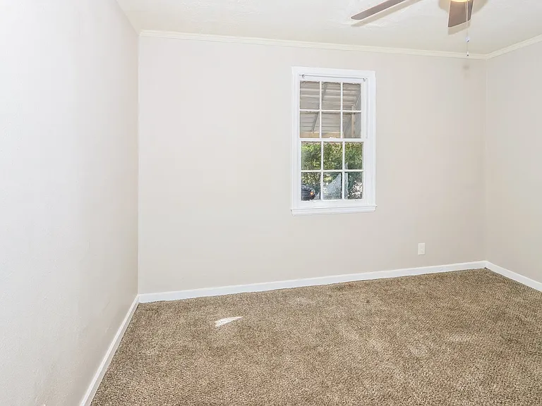 299057_021_main_bedroom_13291724.jpg