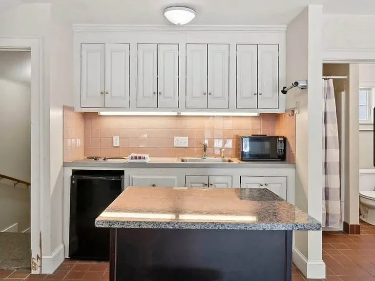 100 Hardy Rd — Photo 1