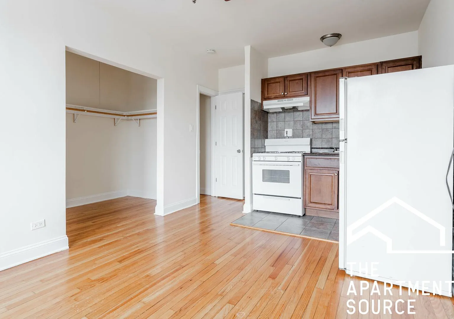 Studio, 329 sqft, $1,395 — Photo 3