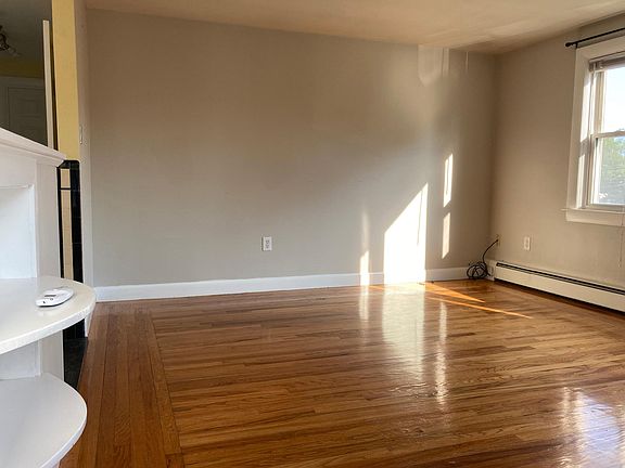 4th image of 65 Vanner St Floor 2