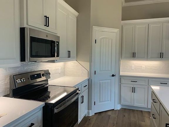 3rd image of 3458 Seymour Ct