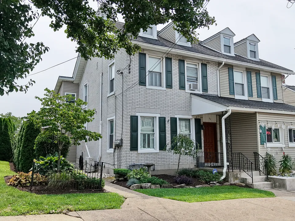217 Bridge St #1