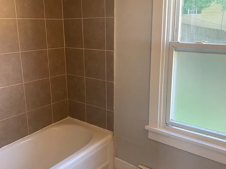 429 Grace St — Photo 11
