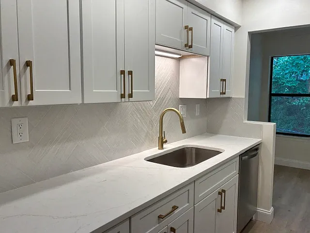 ALL RENOVATED KITCHEN with Quartz Countertops