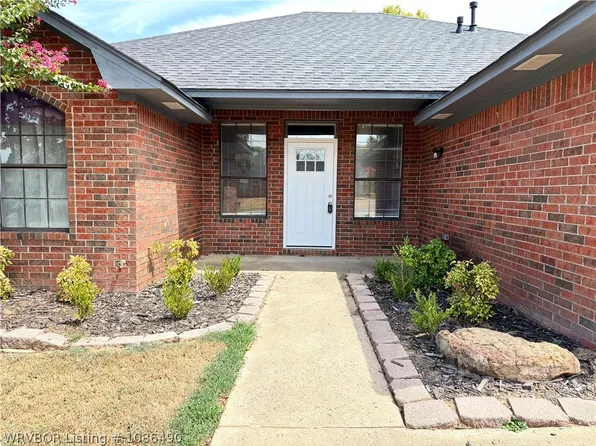 1716 Somerset Way, Van Buren, AR 72956