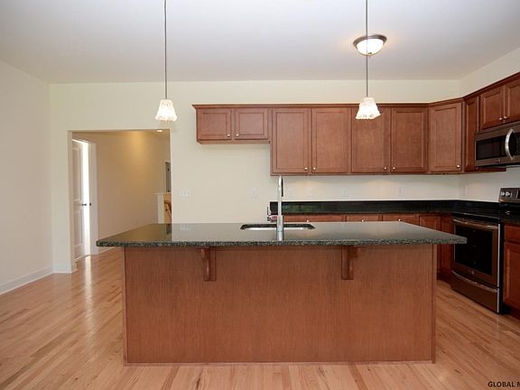 5th image of 31 Essex St