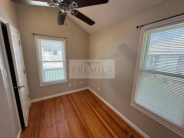 4621 Terrace St — Photo 8