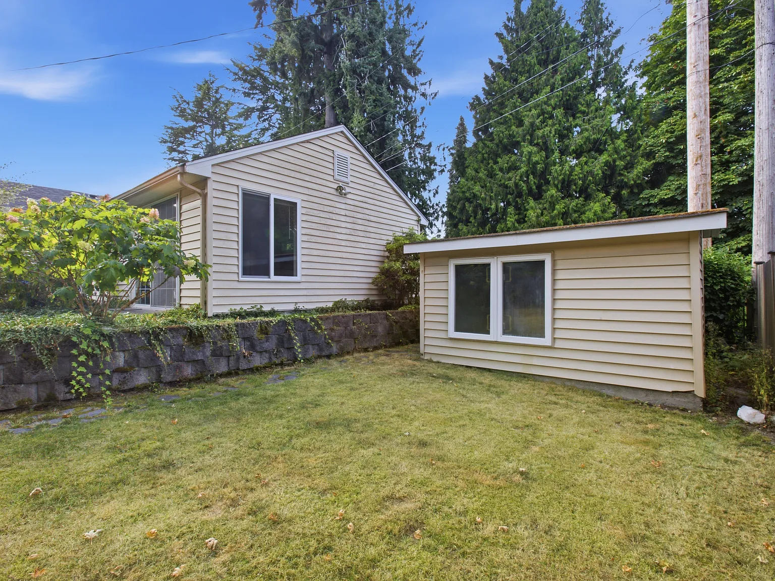 5 bed, 1860 sqft, $3,780 — Photo 2