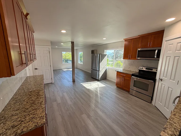 1816 E Fir St — Photo 3