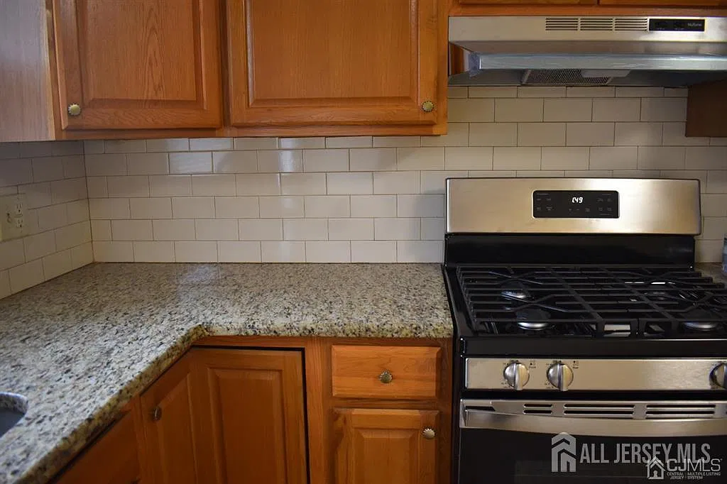 3 bed, 1.5 bath, $3,000 — Photo 4