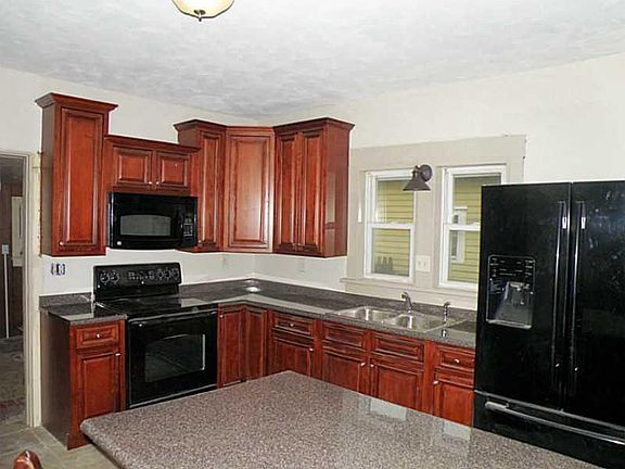 2nd image of 10044 Seeley St