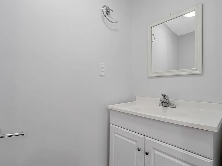 1318 Bainbridge St — Photo 22