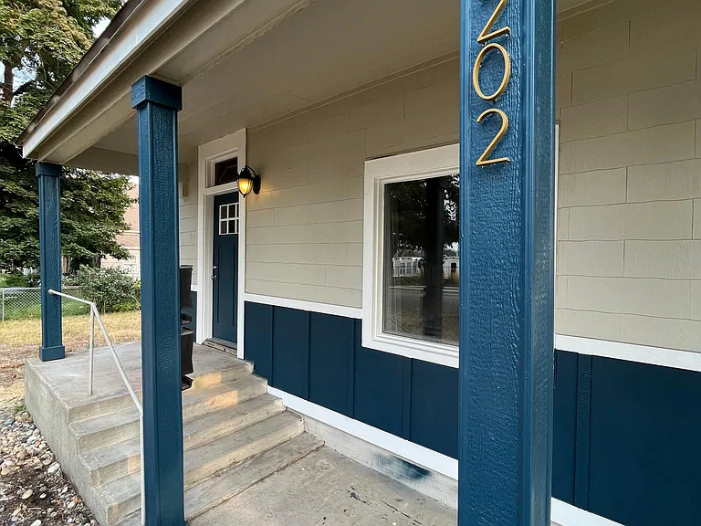 1202 W Sinto Ave #B — Photo 2